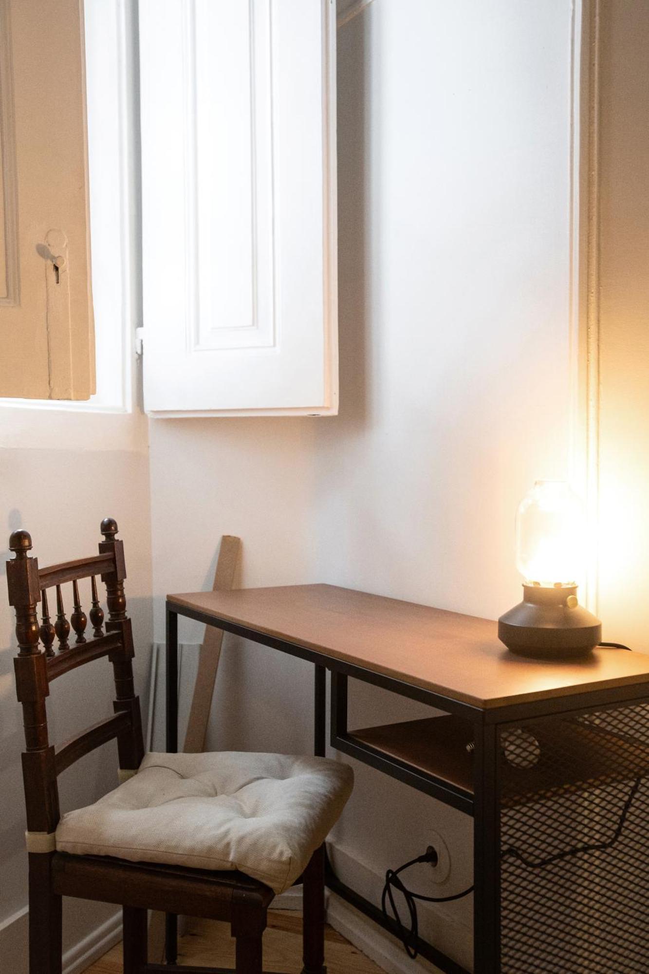 Apartamento Charming 3-bedroom Retreat In The Heart Of