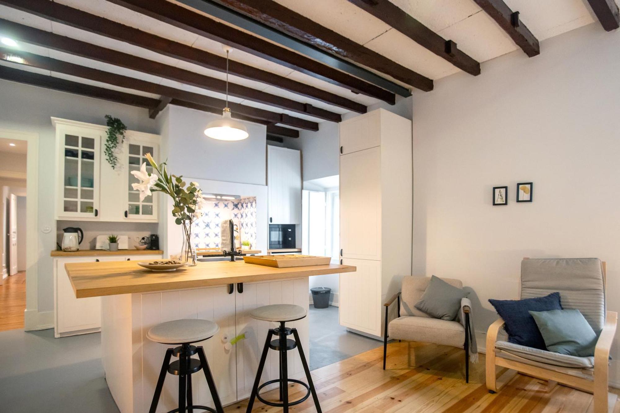 Apartamento Charming 3-bedroom Retreat In The Heart Of *
