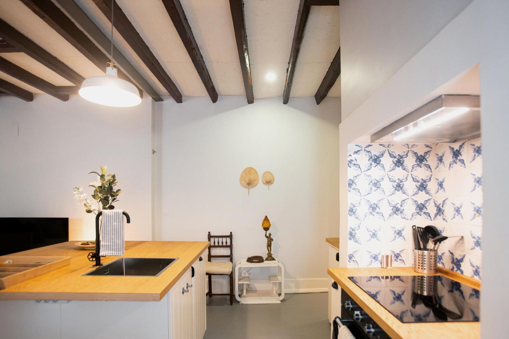 Apartamento Charming 3-bedroom Retreat In The Heart Of