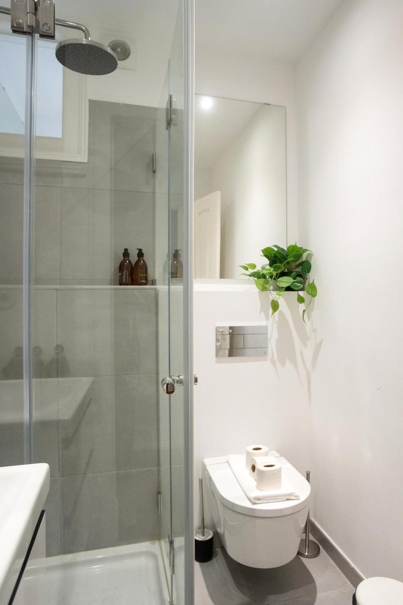 Charming 3-bedroom Retreat In The Heart Of Apartamento *