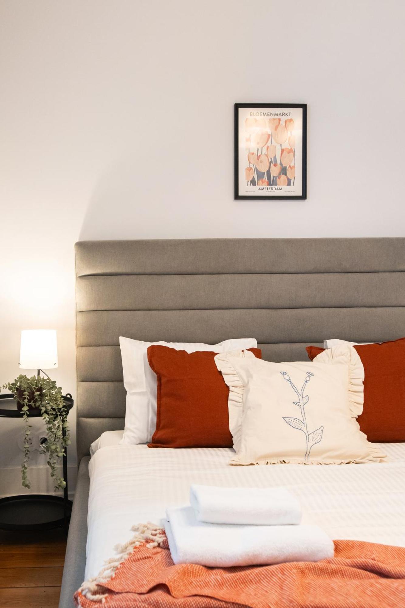 Charming 3-bedroom Retreat In The Heart Of *