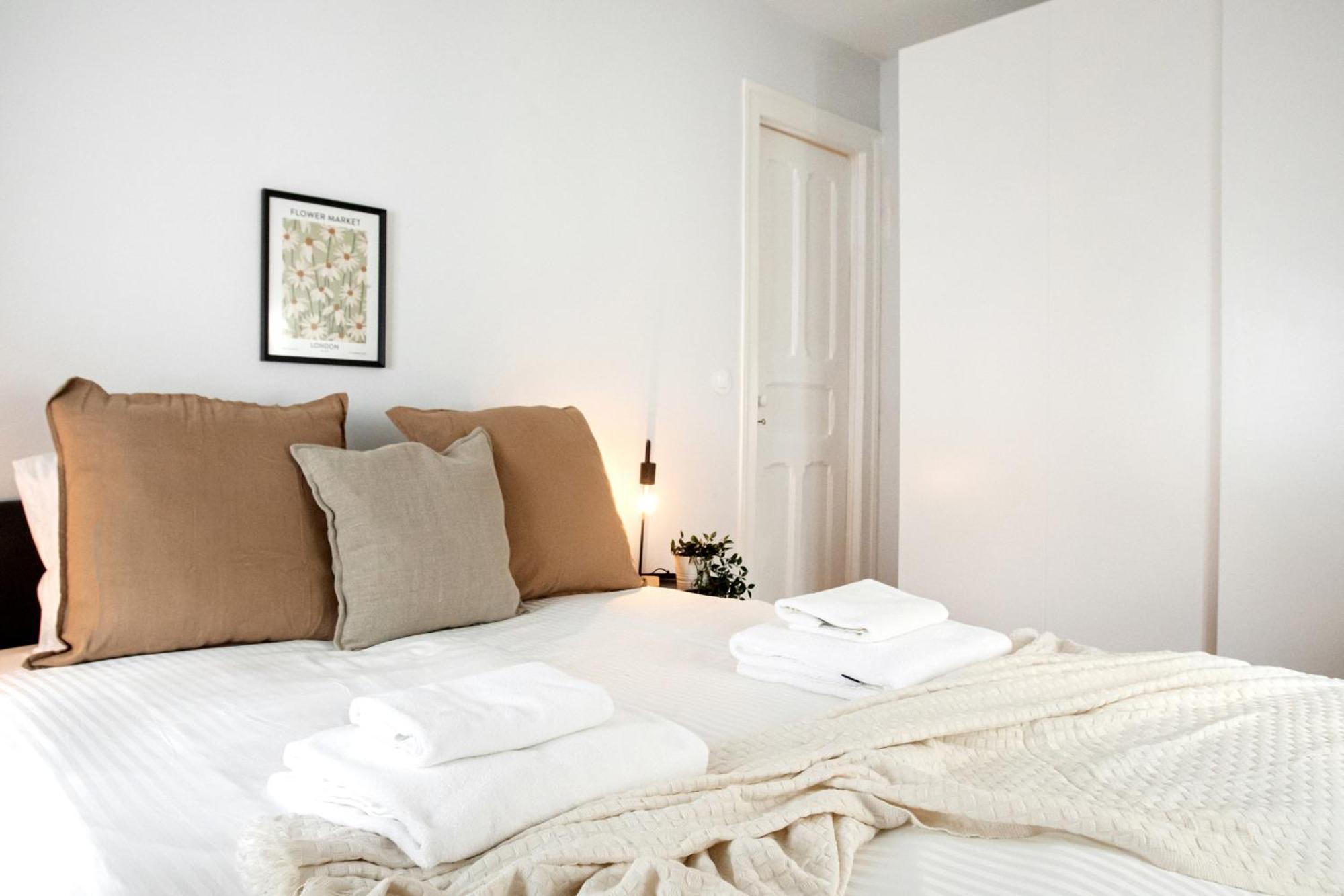 Charming 3-bedroom Retreat In The Heart Of *