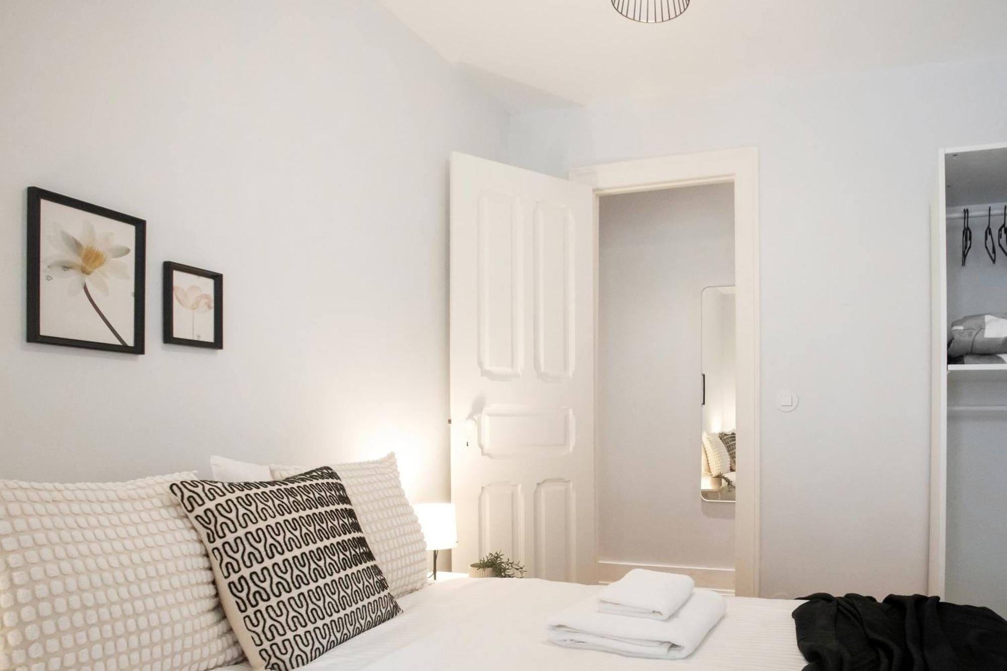 Apartamento Charming 3-bedroom Retreat In The Heart Of *
