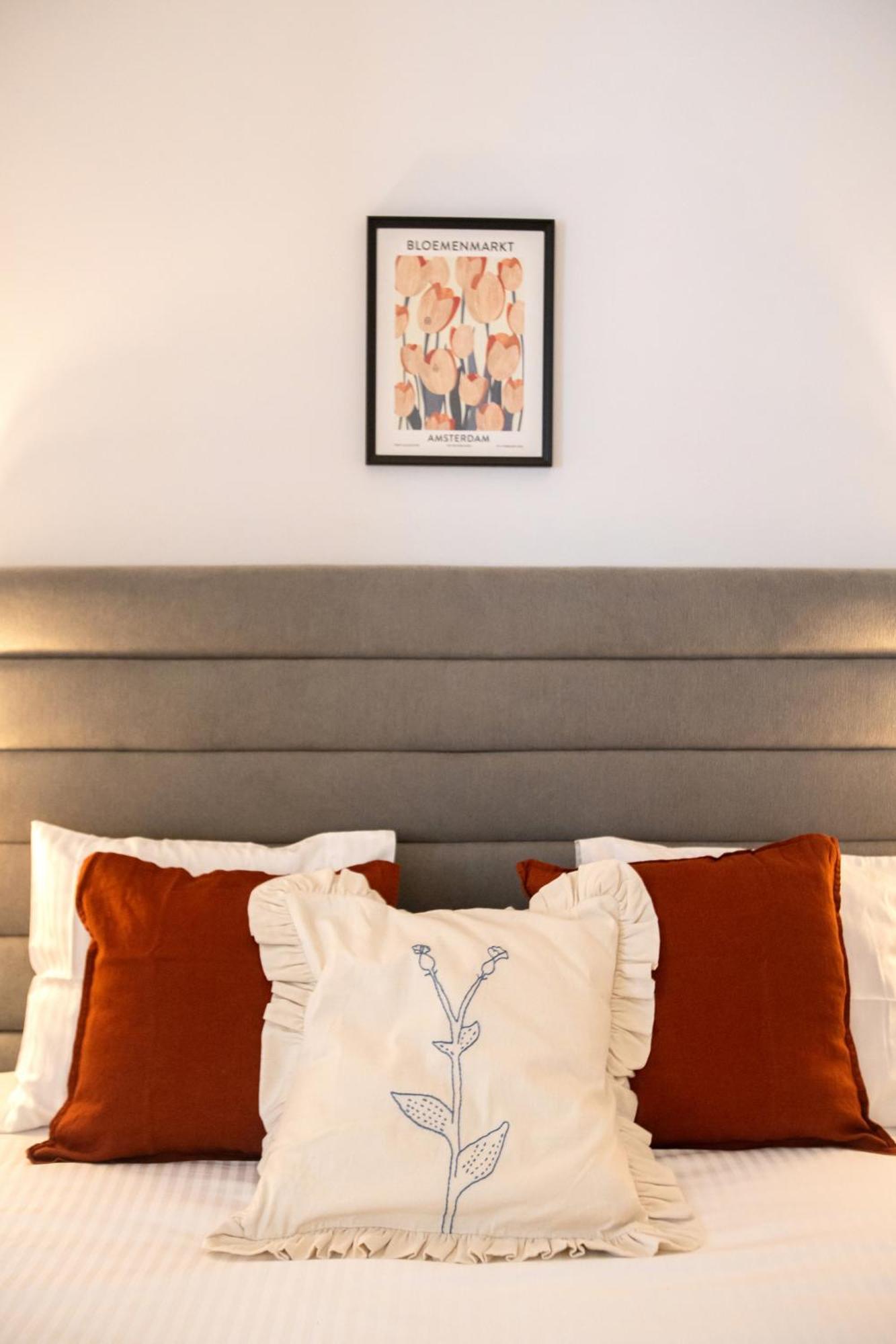 Apartamento Charming 3-bedroom Retreat In The Heart Of *