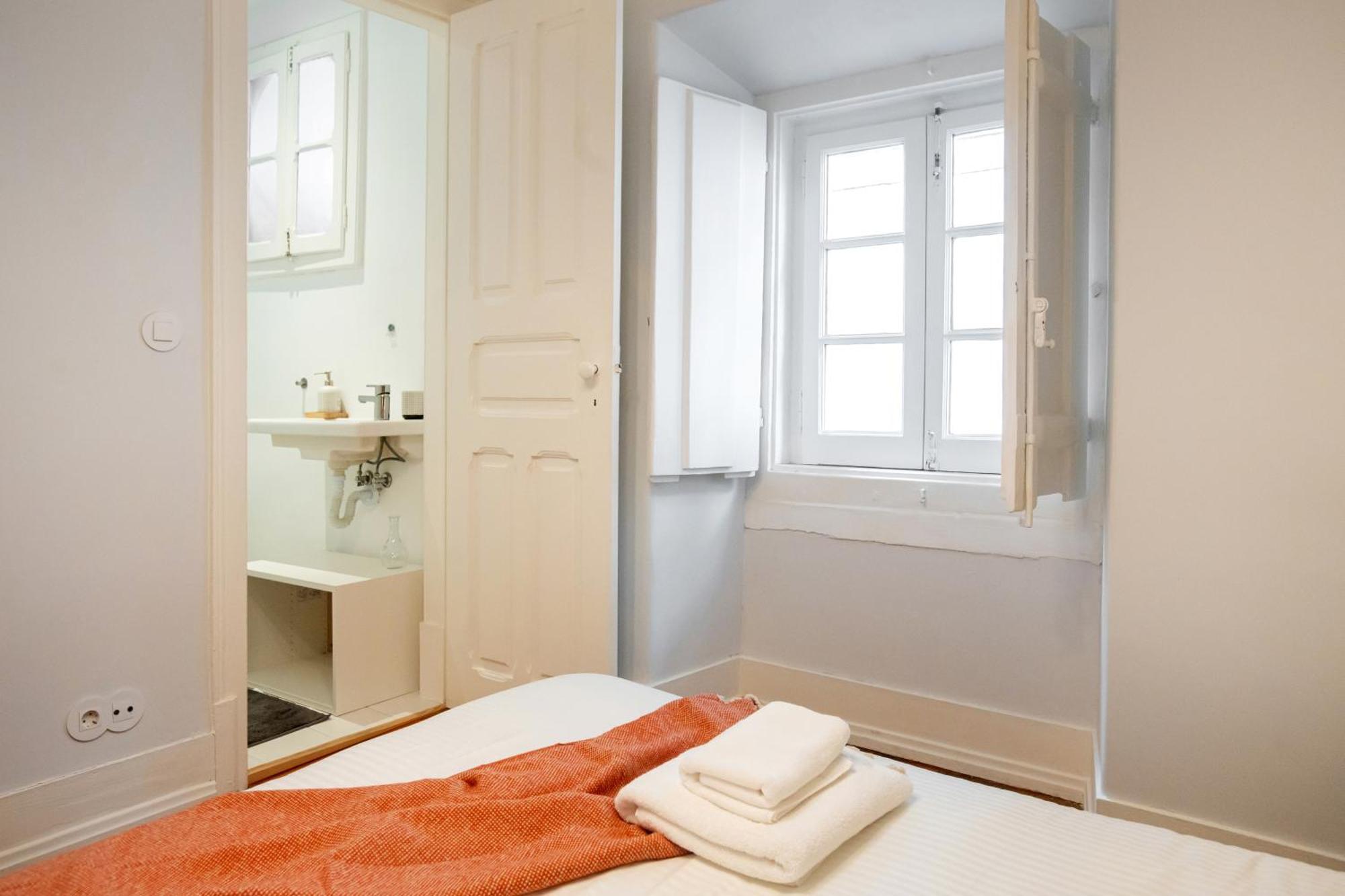 Charming 3-bedroom Retreat In The Heart Of Apartamento Lisboa